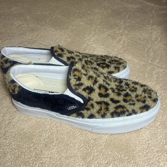 Brand new Vans Leopard print faux fur slip ons size 7 women’s/5.5 men’s - Picture 2 of 4